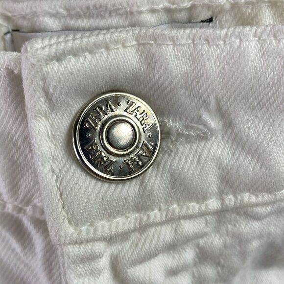 Zara Distressed White Short Bootie Jean Shorts, Size 8 - Picture 4 of 8